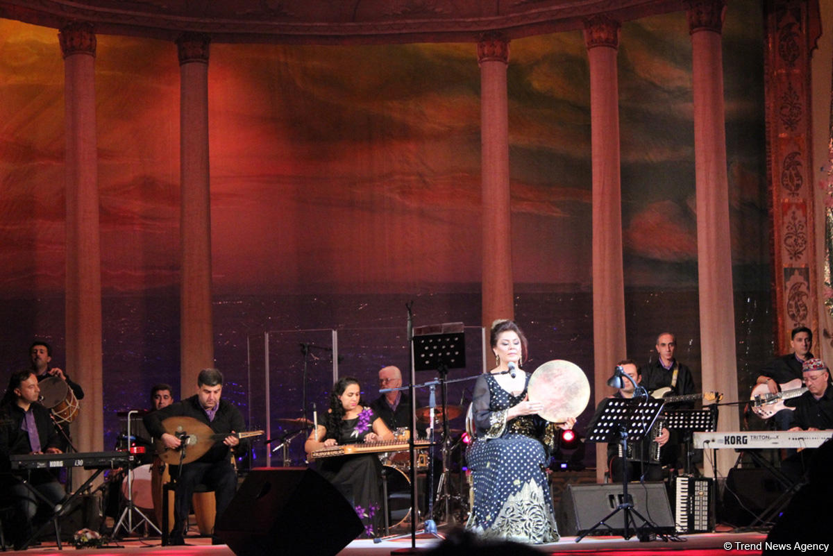 "Осенняя любовь": Потрясающий концерт Гюлюстан Алиевой (ФОТО)