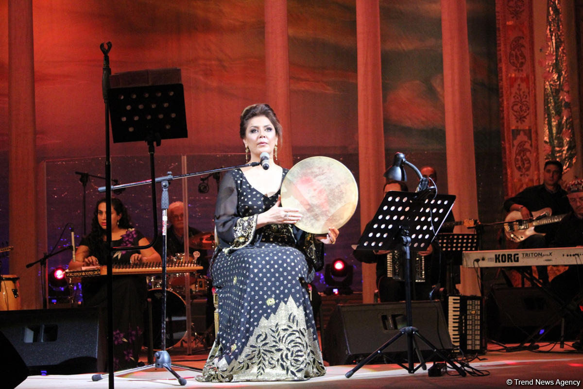 "Осенняя любовь": Потрясающий концерт Гюлюстан Алиевой (ФОТО)