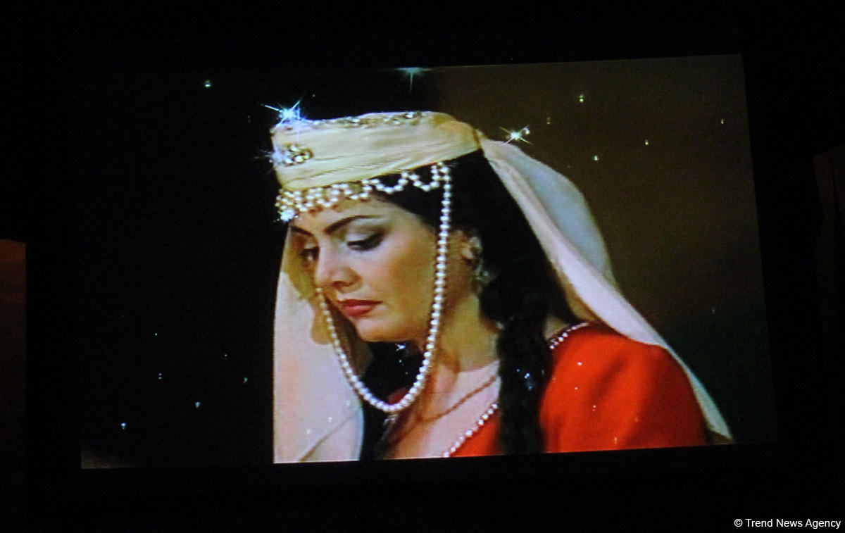 "Осенняя любовь": Потрясающий концерт Гюлюстан Алиевой (ФОТО)