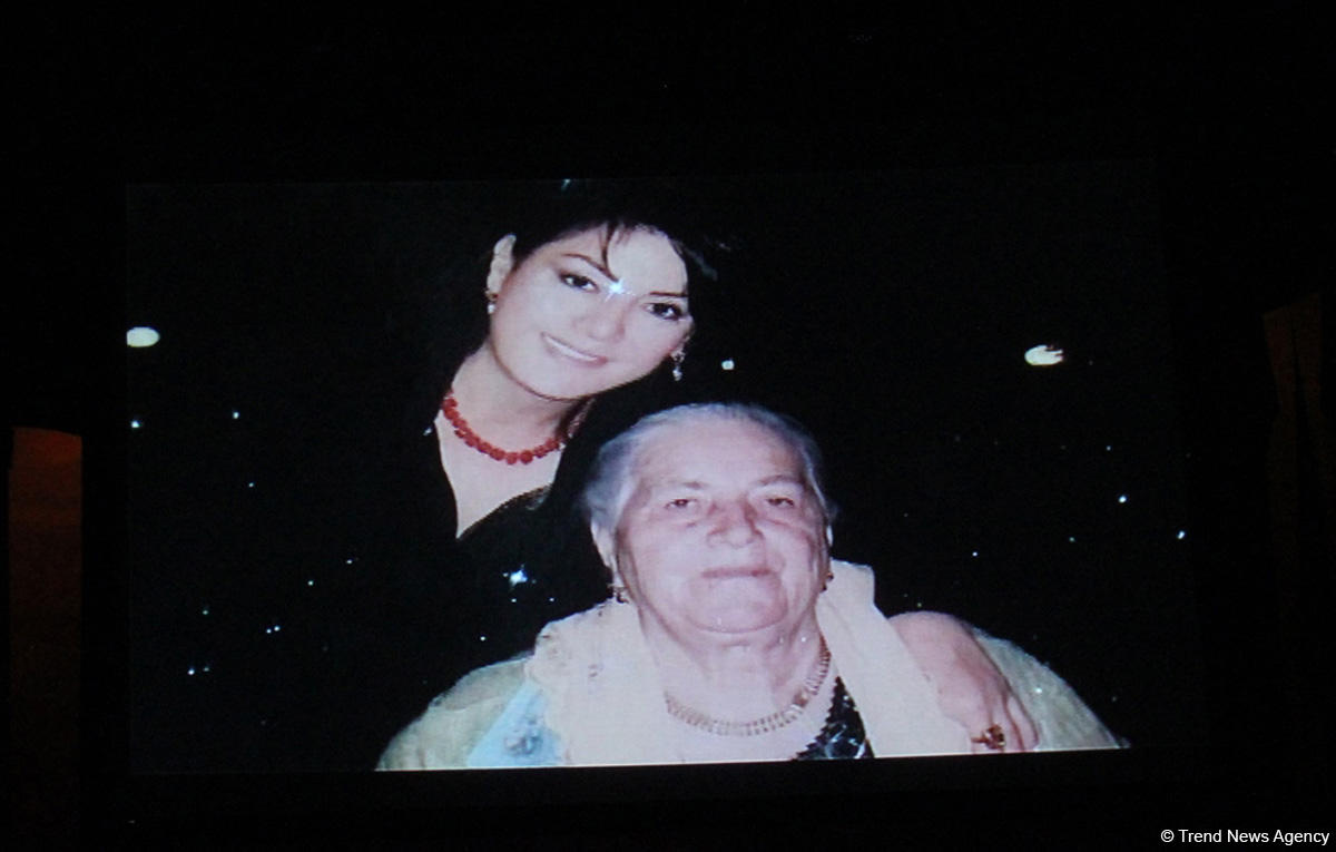 "Осенняя любовь": Потрясающий концерт Гюлюстан Алиевой (ФОТО)