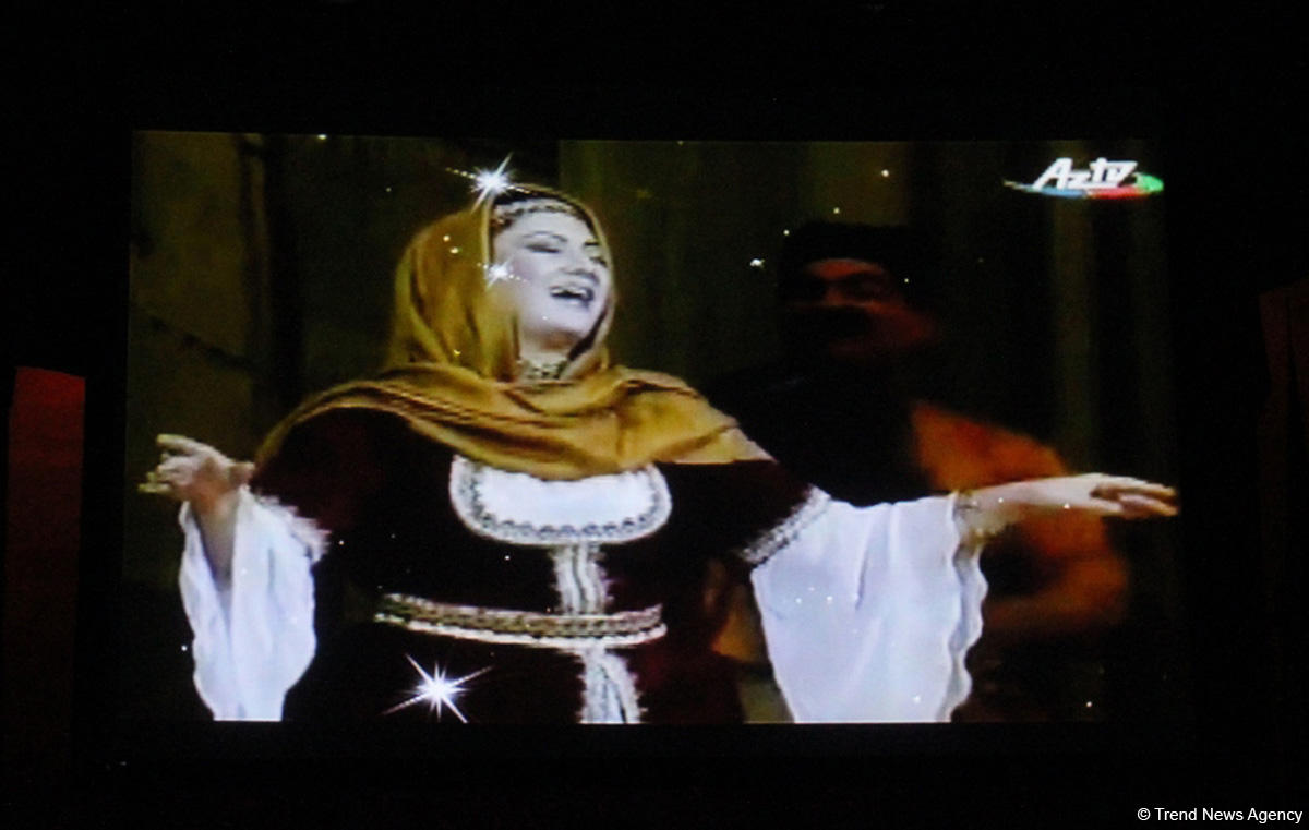 "Осенняя любовь": Потрясающий концерт Гюлюстан Алиевой (ФОТО)