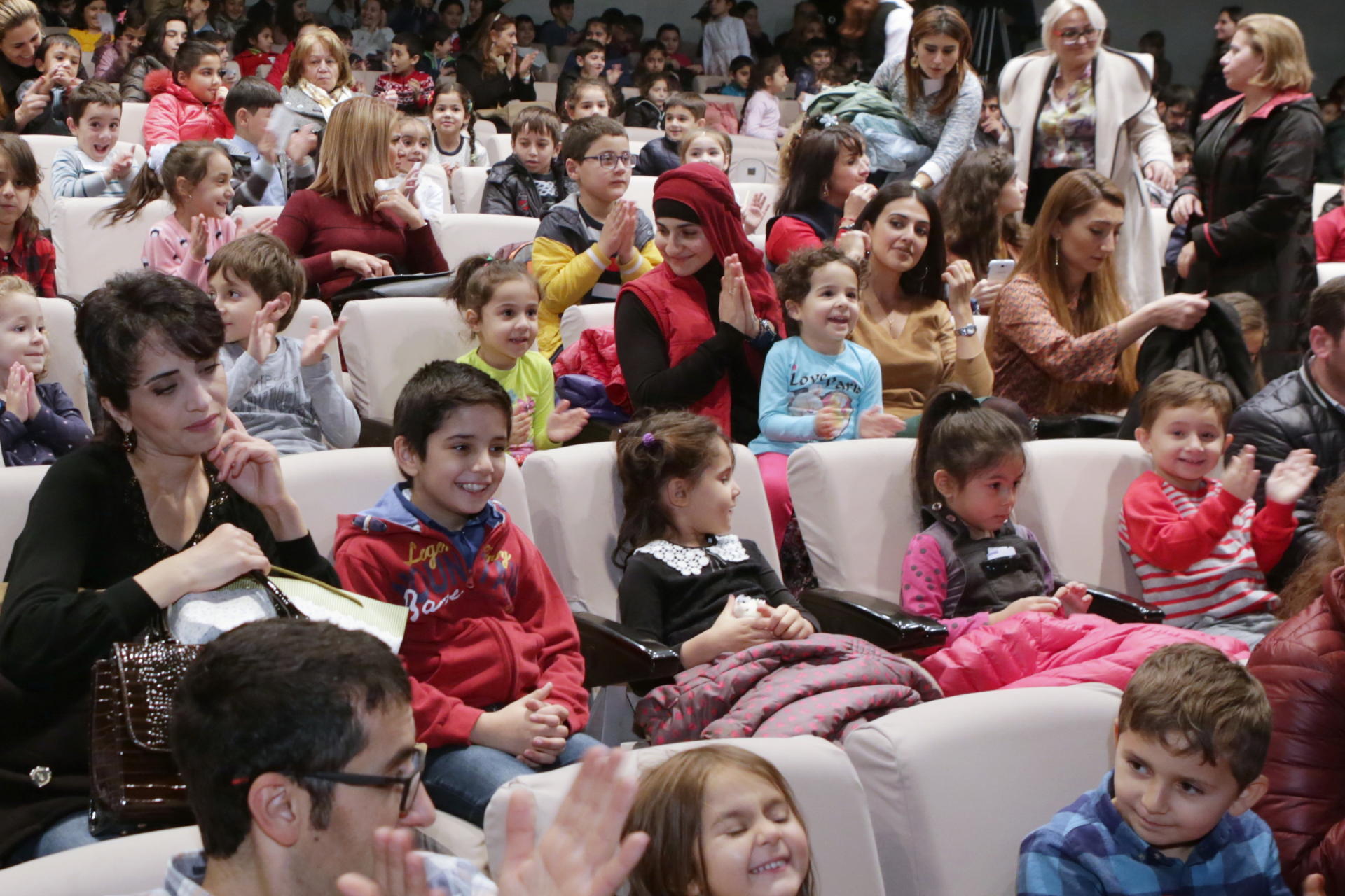 Представлен совместный проект Azercell и посольства Швеции спектакль "Пеппи-Длинный чулок" (ФОТО)