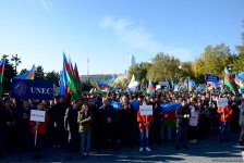 В Баку состоялось шествие, посвященное Дню Государственного флага   (ФОТО)