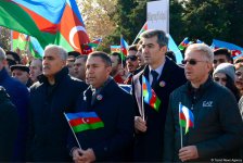 В Баку состоялось шествие, посвященное Дню Государственного флага   (ФОТО)