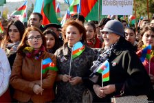 В Баку состоялось шествие, посвященное Дню Государственного флага   (ФОТО)
