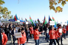 В Баку состоялось шествие, посвященное Дню Государственного флага   (ФОТО)