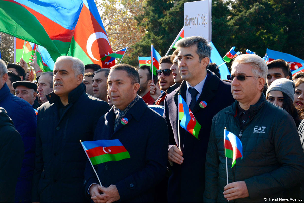 В Баку состоялось шествие, посвященное Дню Государственного флага   (ФОТО)