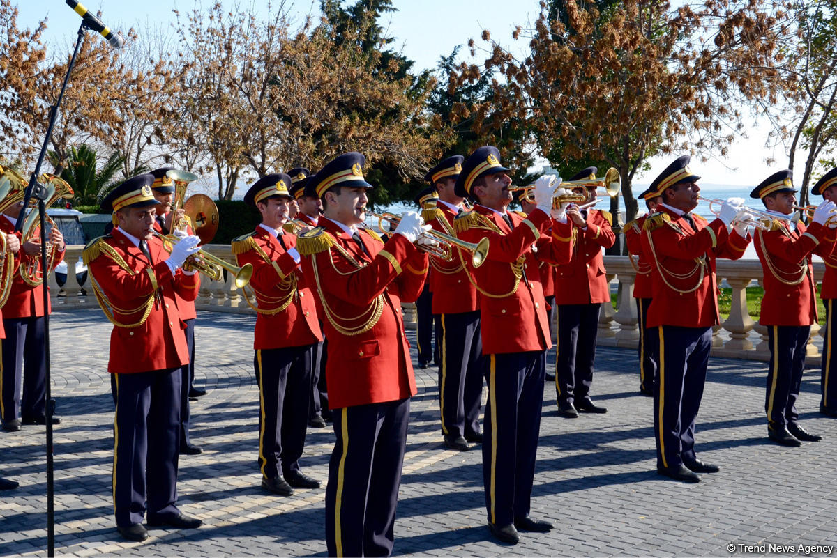 В Баку состоялось шествие, посвященное Дню Государственного флага   (ФОТО)