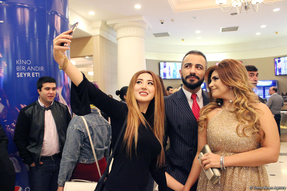 Приключения клоунов в 40-градусную жару: Гала-вечер фильма "Игра в прятки" в Баку (ФОТО)