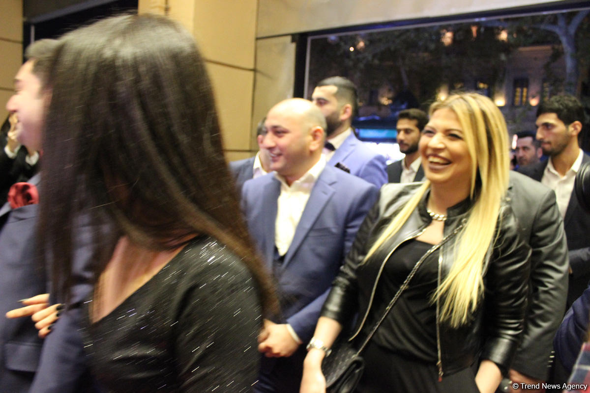 Приключения клоунов в 40-градусную жару: Гала-вечер фильма "Игра в прятки" в Баку (ФОТО)