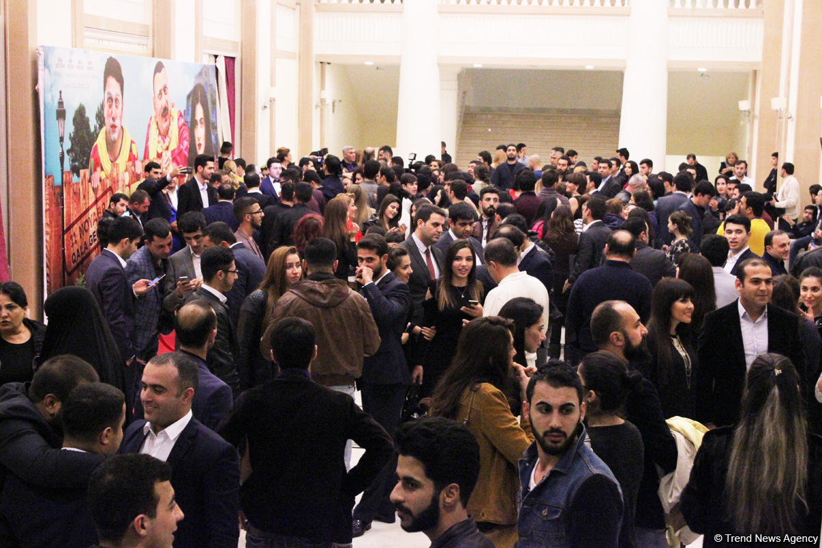 Приключения клоунов в 40-градусную жару: Гала-вечер фильма "Игра в прятки" в Баку (ФОТО)