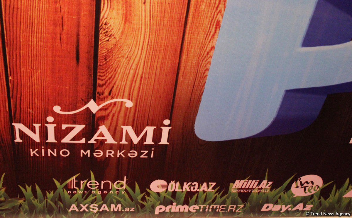 Приключения клоунов в 40-градусную жару: Гала-вечер фильма "Игра в прятки" в Баку (ФОТО)