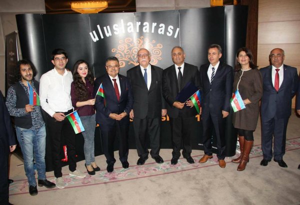 Директор Бакинского детского театра награжден в Турции (ФОТО)