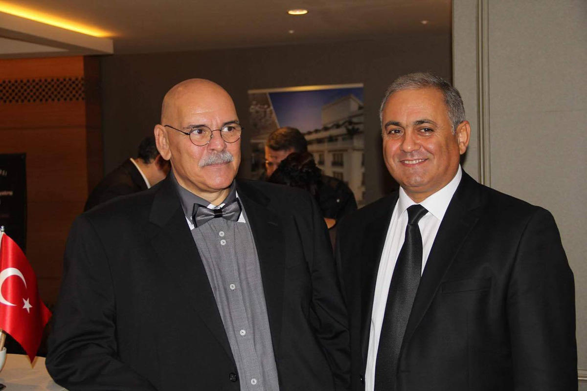 Директор Бакинского детского театра награжден в Турции (ФОТО)