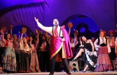 Триумф Эльчина Азизова: знойные испанские страсти на бакинской сцене (ФОТО)