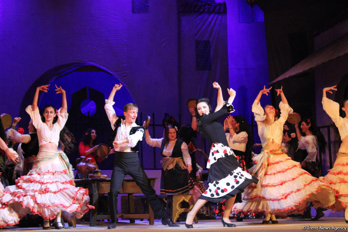 Триумф Эльчина Азизова: знойные испанские страсти на бакинской сцене (ФОТО)