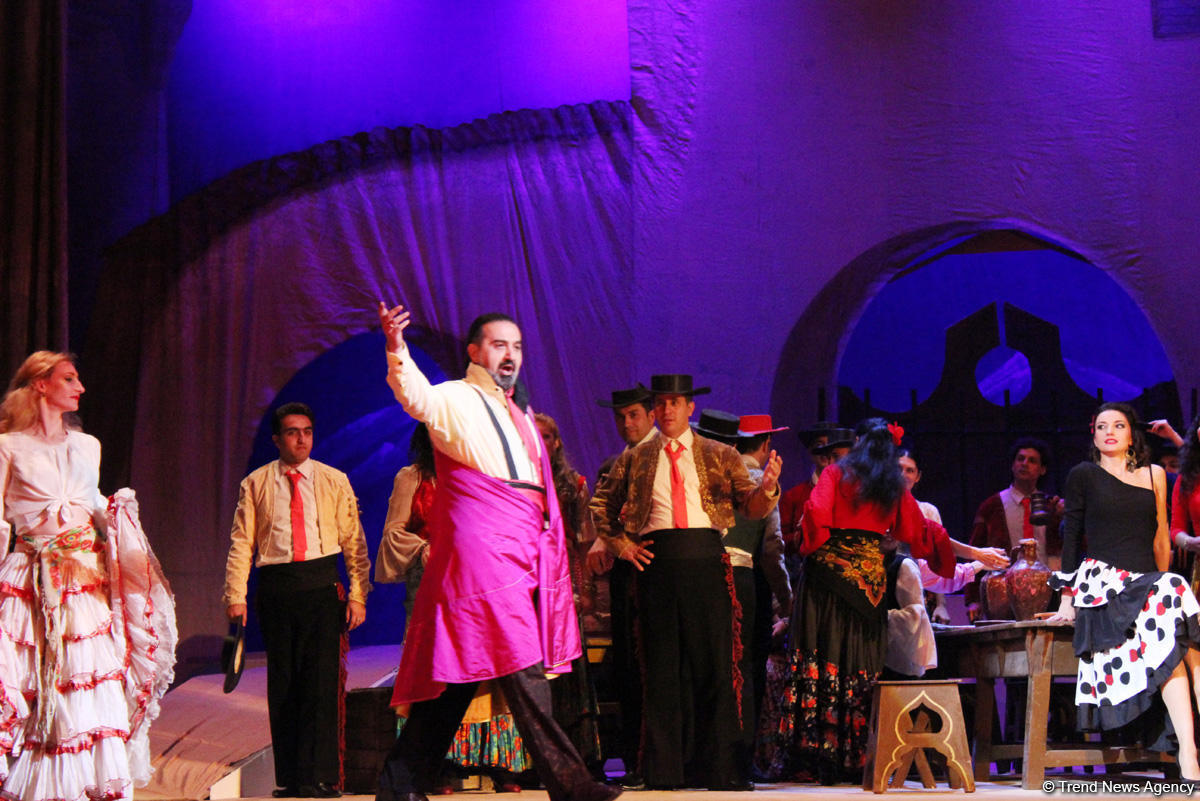 Триумф Эльчина Азизова: знойные испанские страсти на бакинской сцене (ФОТО)