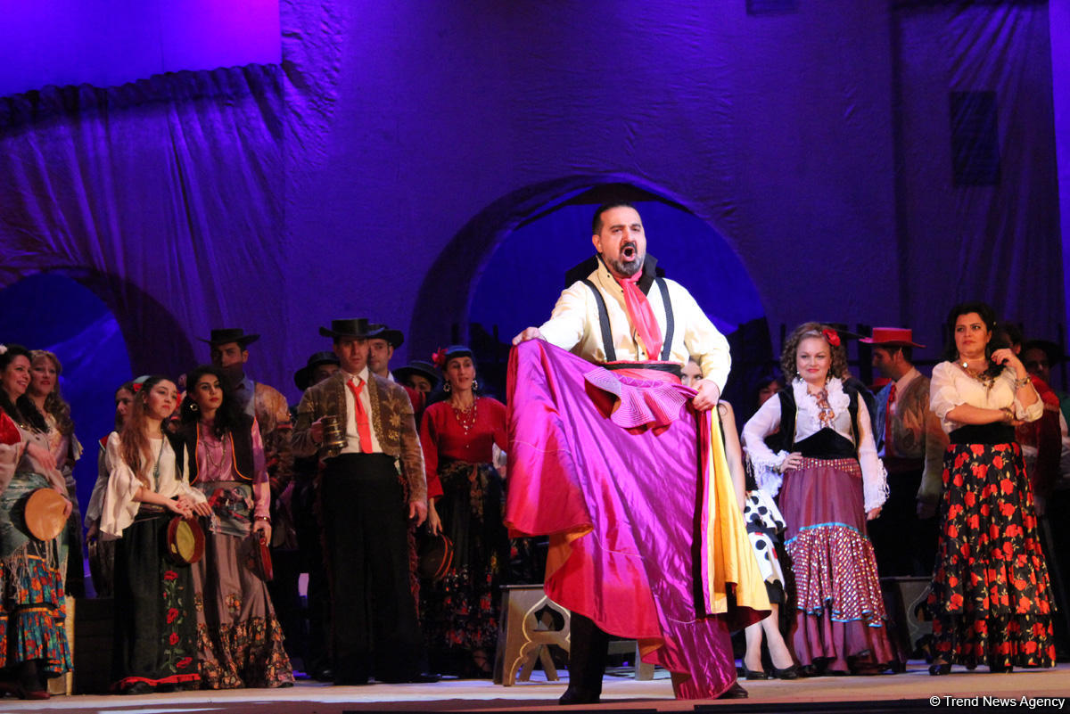 Триумф Эльчина Азизова: знойные испанские страсти на бакинской сцене (ФОТО)