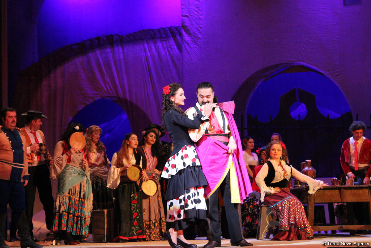 Триумф Эльчина Азизова: знойные испанские страсти на бакинской сцене (ФОТО)