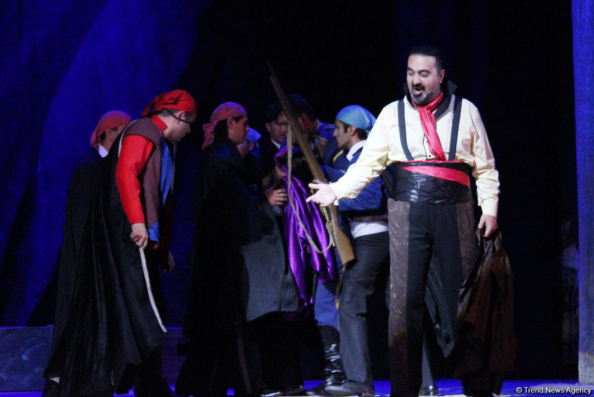 Триумф Эльчина Азизова: знойные испанские страсти на бакинской сцене (ФОТО)