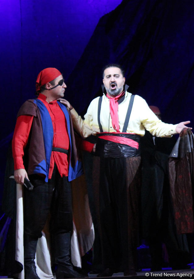 Триумф Эльчина Азизова: знойные испанские страсти на бакинской сцене (ФОТО)