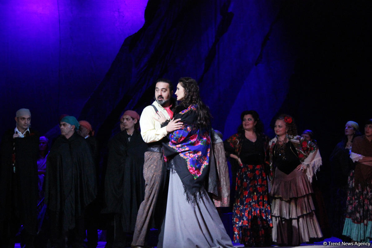 Триумф Эльчина Азизова: знойные испанские страсти на бакинской сцене (ФОТО)