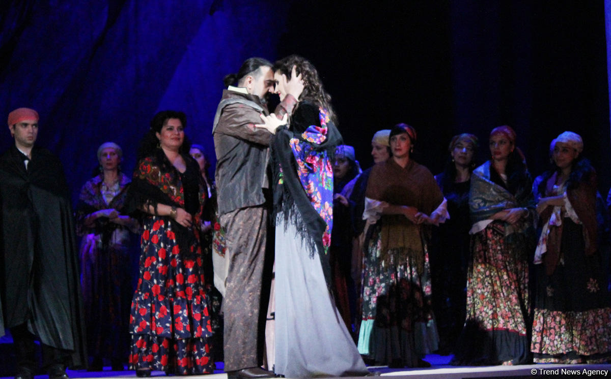 Триумф Эльчина Азизова: знойные испанские страсти на бакинской сцене (ФОТО)