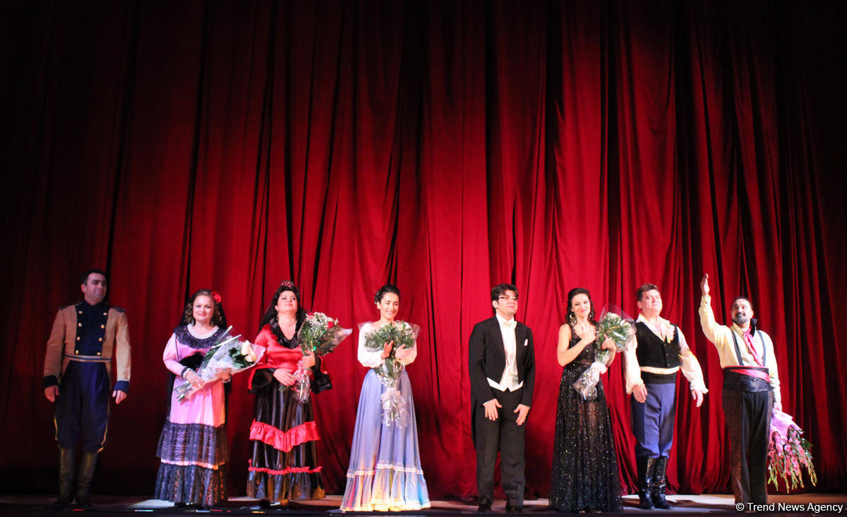 Триумф Эльчина Азизова: знойные испанские страсти на бакинской сцене (ФОТО)