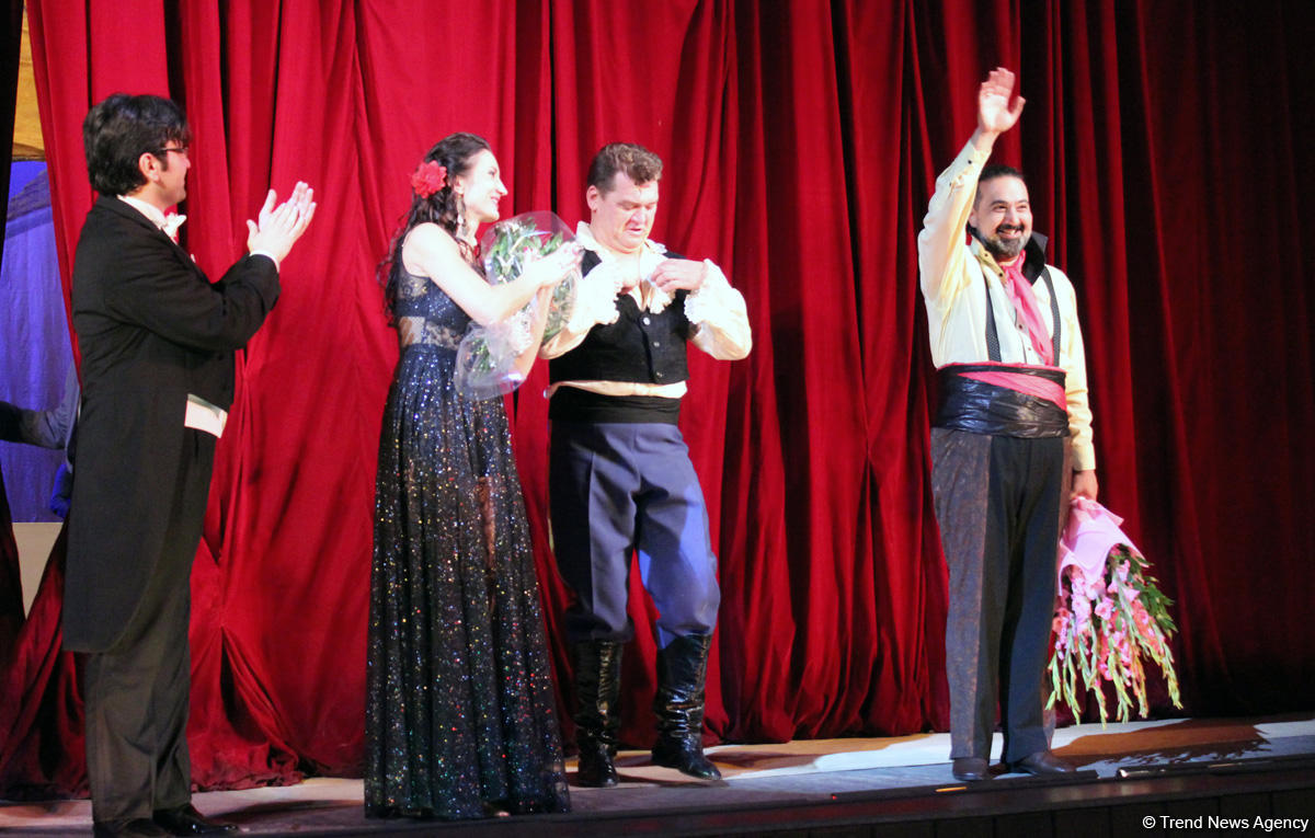 Триумф Эльчина Азизова: знойные испанские страсти на бакинской сцене (ФОТО)