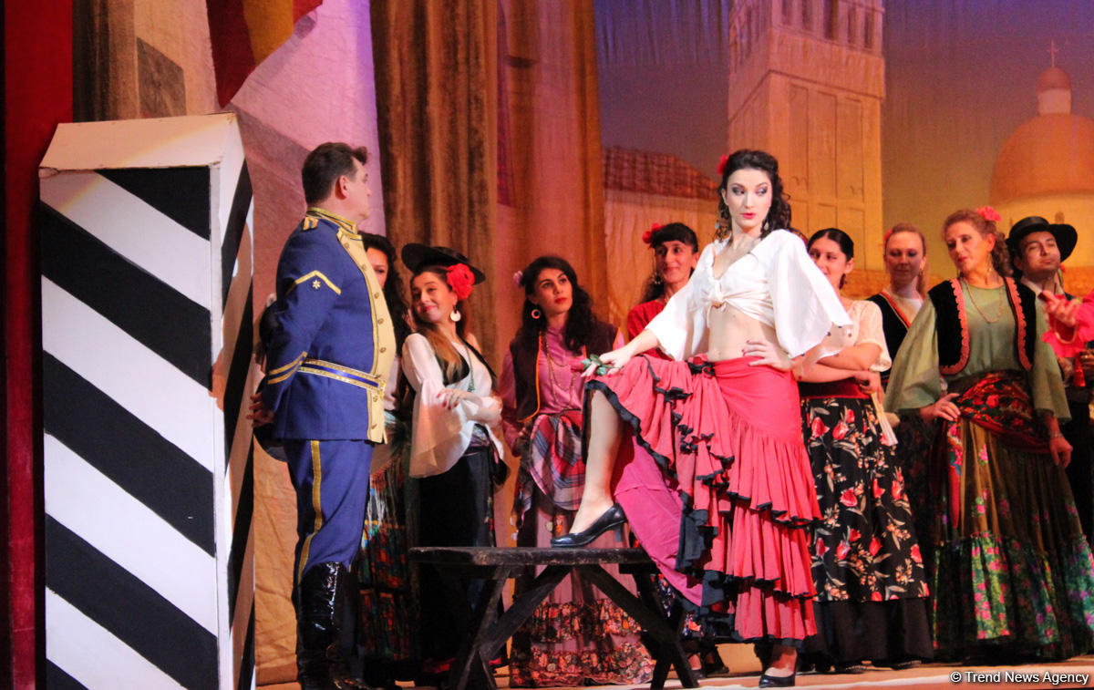 Триумф Эльчина Азизова: знойные испанские страсти на бакинской сцене (ФОТО)