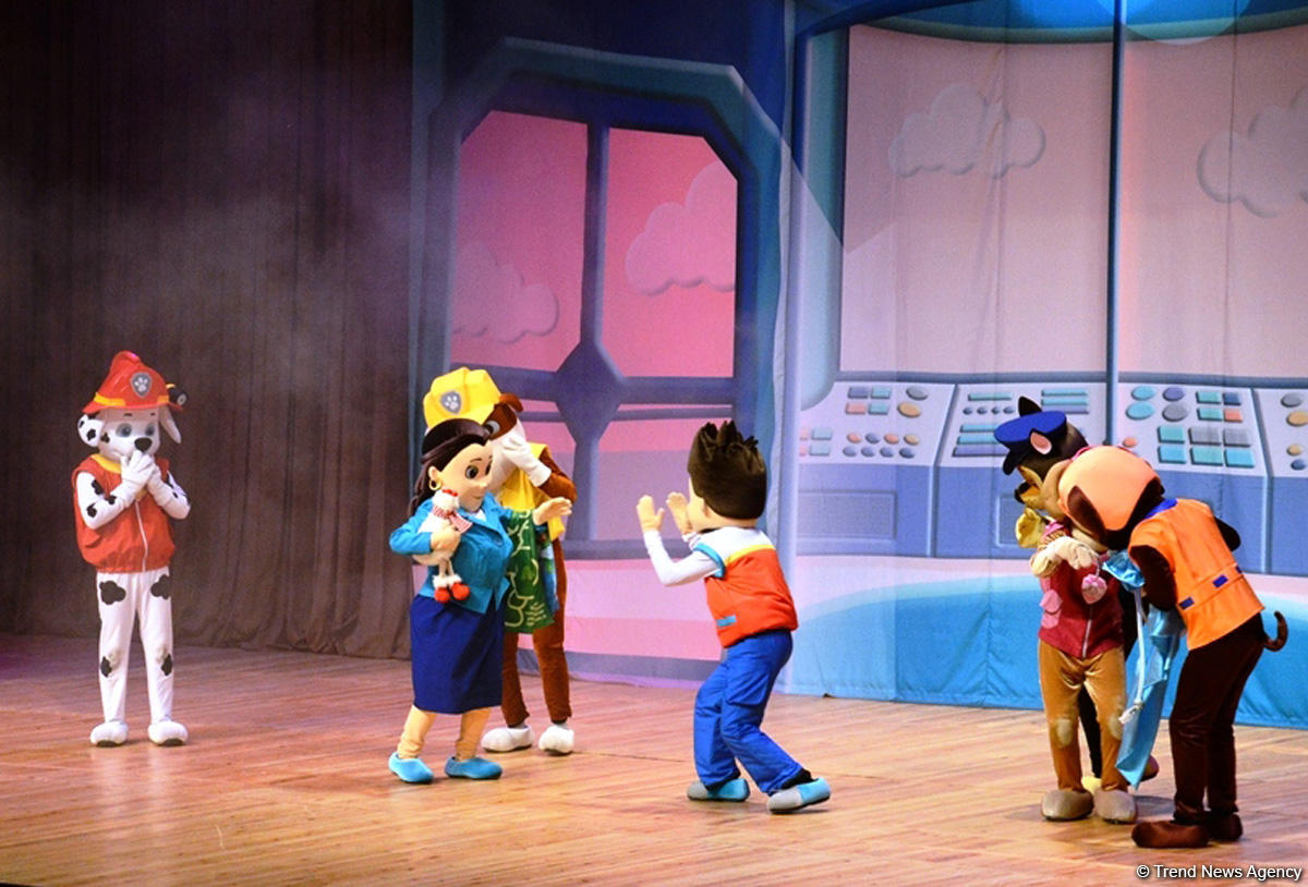 Как любимые герои спасали Бухту приключений в Баку (ФОТО)