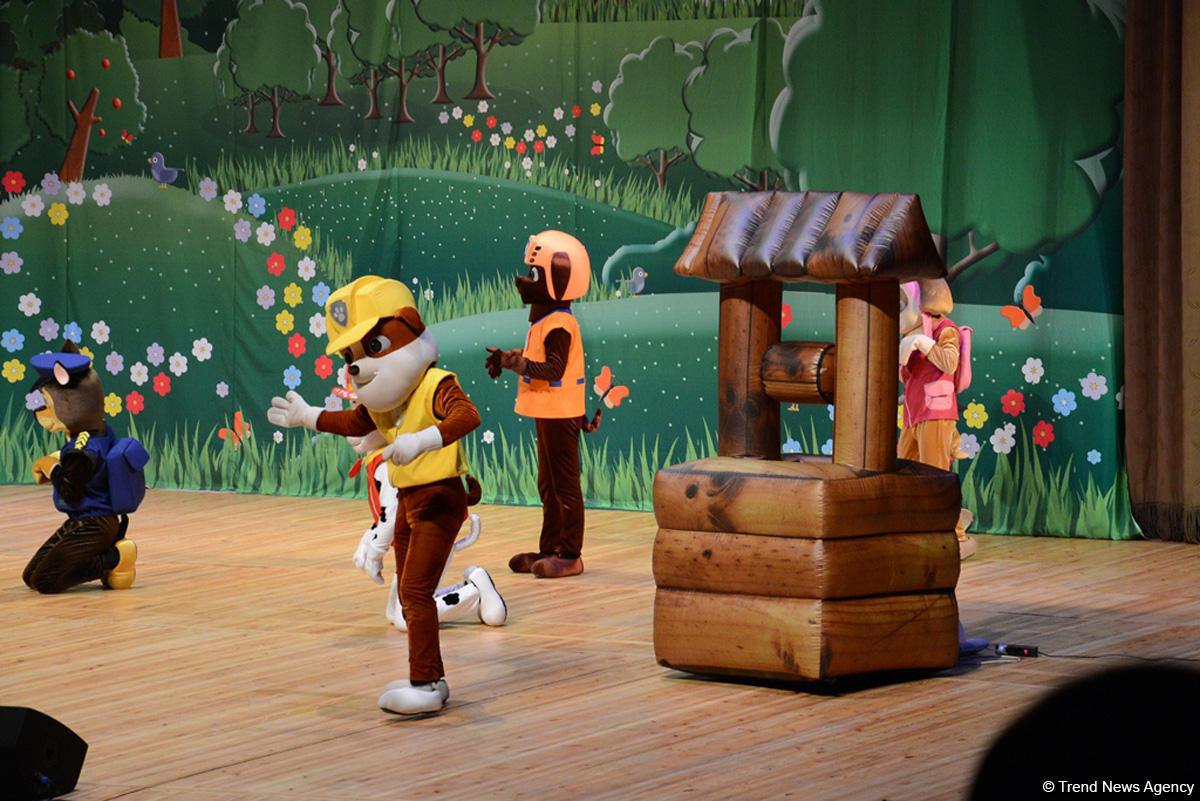 Как любимые герои спасали Бухту приключений в Баку (ФОТО)