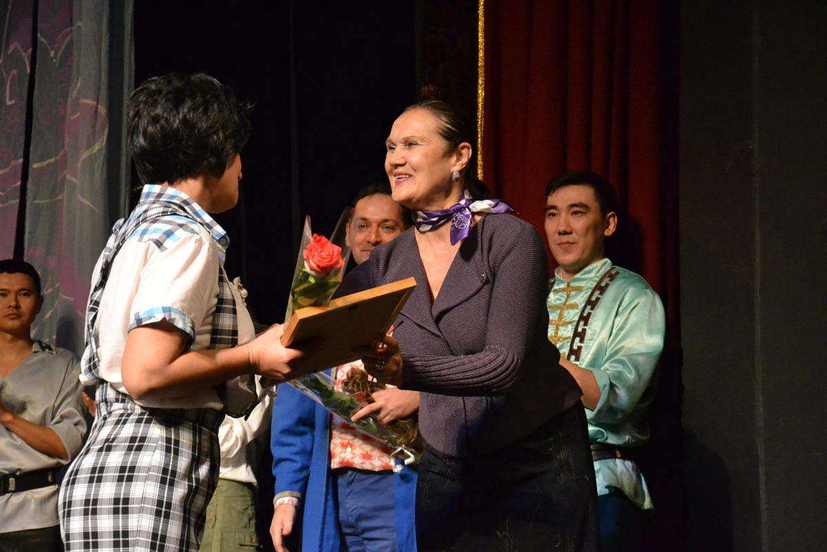 Азербайджанские актеры удостоены почетных званий в России (ФОТО)