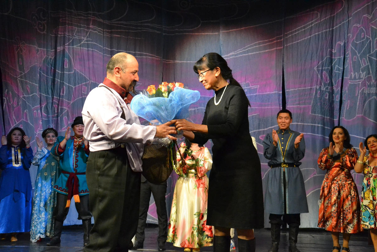 Азербайджанские актеры удостоены почетных званий в России (ФОТО)