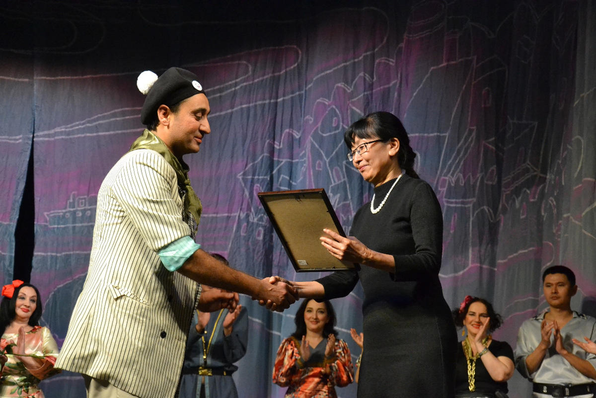 Азербайджанские актеры удостоены почетных званий в России (ФОТО)