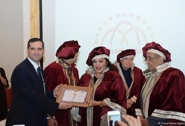 Жизнь и творчество Тюркан Шорай  в азербайджанском  "Доме кино" (ВИДЕО, ФОТО)