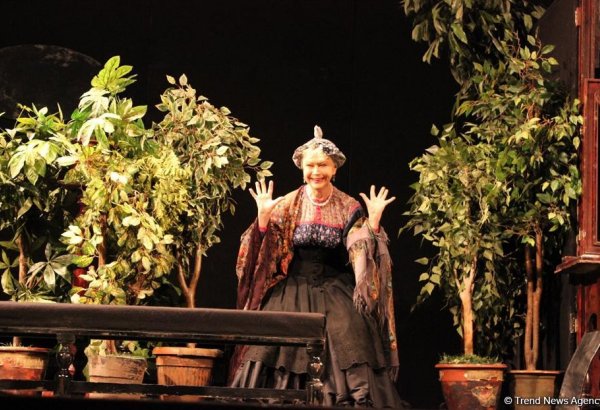 Светлана Немоляева: В Баку нас приняли потрясающе - аншлаг, аплодисменты, цветы... (ФОТО)