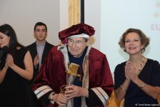 Робер Оссейн и Тюркан Шорай удостоены в Баку премии "Легенда Евразии" (ФОТО)