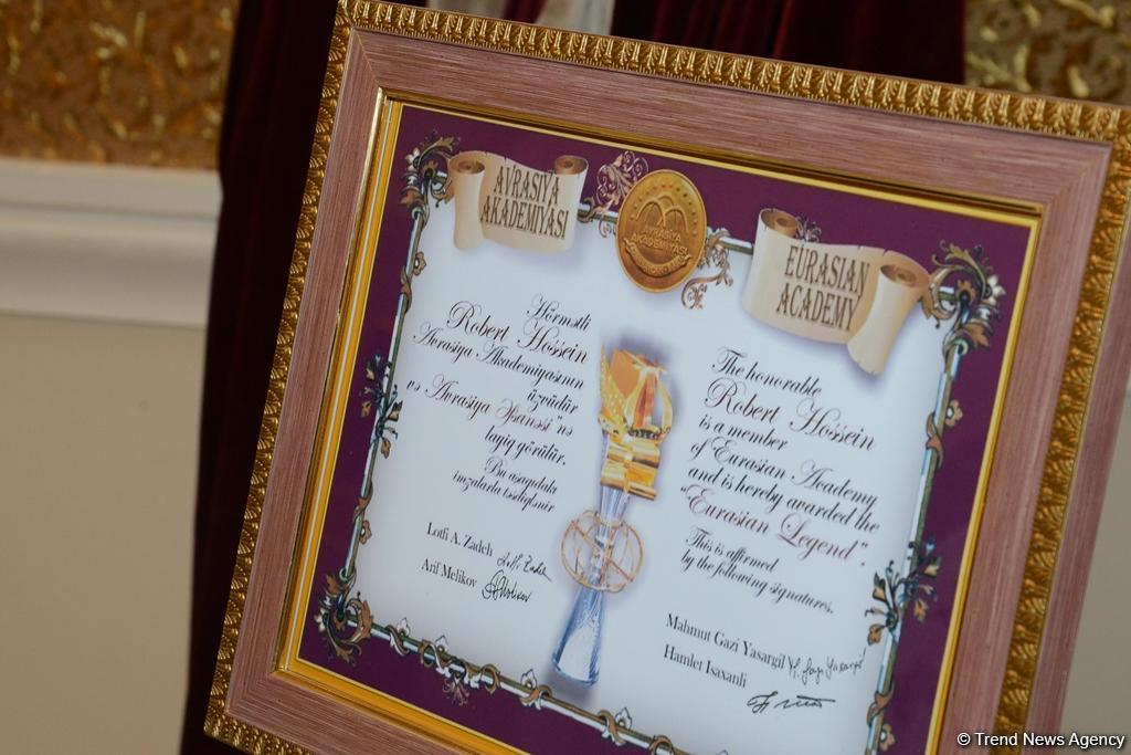 Робер Оссейн и Тюркан Шорай удостоены в Баку премии "Легенда Евразии" (ФОТО)