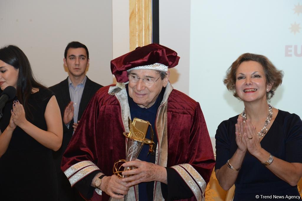 Робер Оссейн и Тюркан Шорай удостоены в Баку премии "Легенда Евразии" (ФОТО)