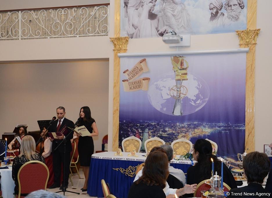 Робер Оссейн и Тюркан Шорай удостоены в Баку премии "Легенда Евразии" (ФОТО)
