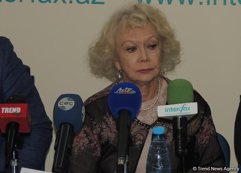 Светлана Немоляева: В Баку нас приняли потрясающе - аншлаг, аплодисменты, цветы... (ФОТО)