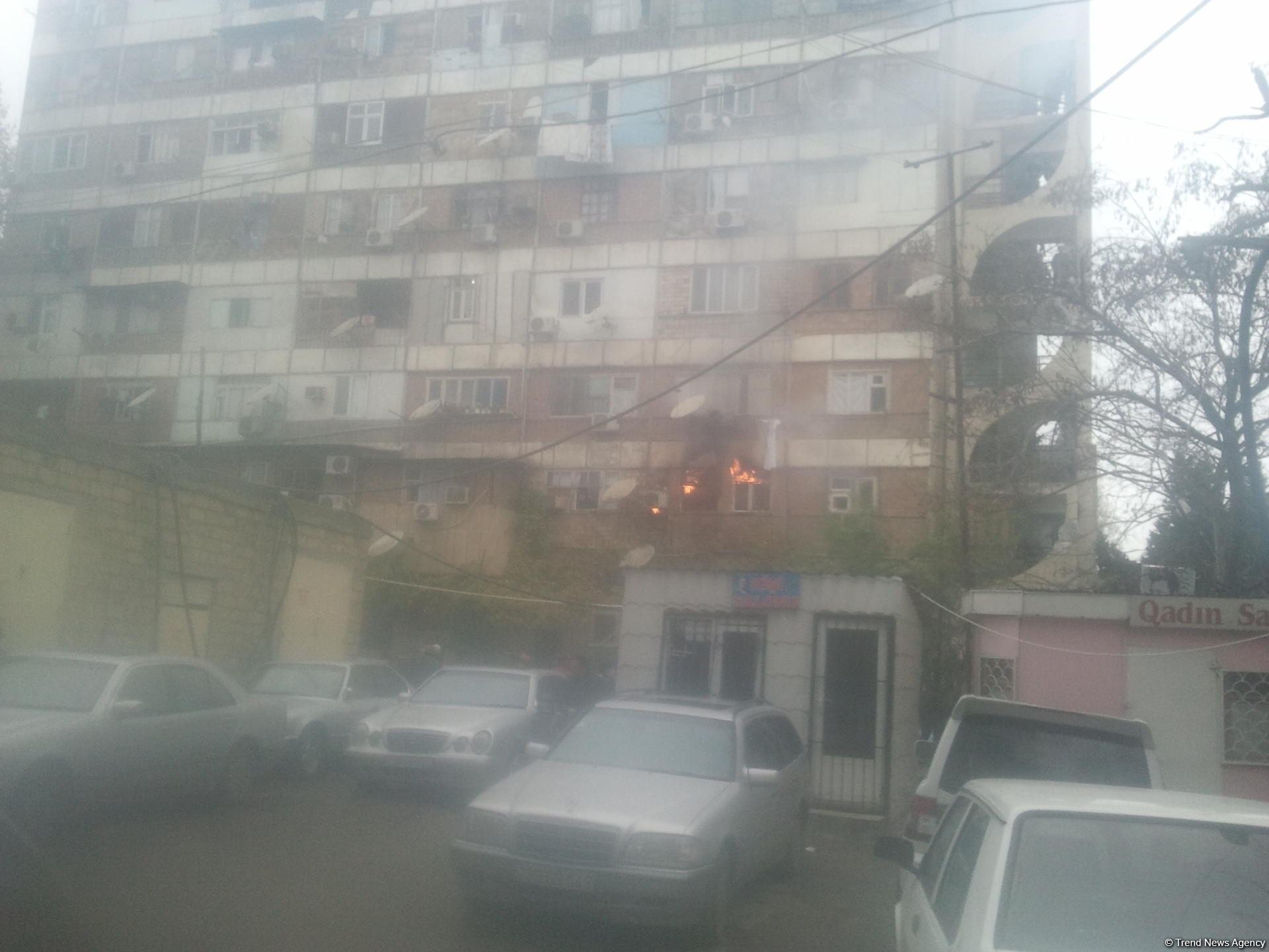 В Баку горит здание общежития (ФОТО) (версия 2)