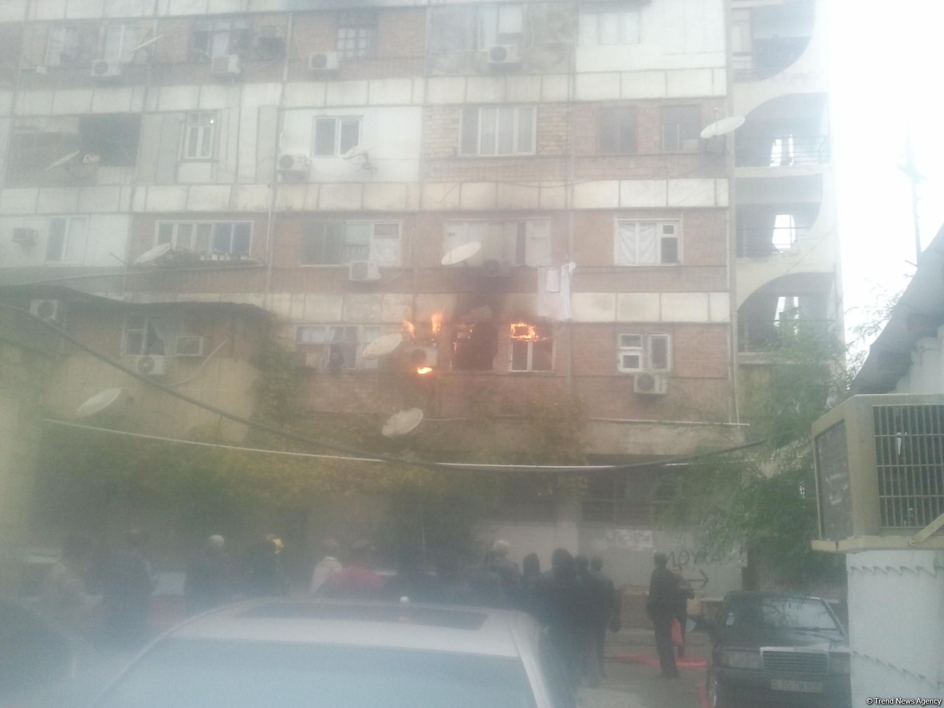 В Баку горит здание общежития (ФОТО) (версия 2)