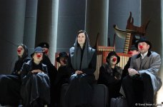 Лепестки роз для бакинцев, или Русский роман о любви и трагедии (ФОТО)