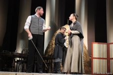 Лепестки роз для бакинцев, или Русский роман о любви и трагедии (ФОТО)