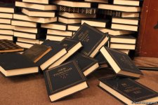 Лепестки роз для бакинцев, или Русский роман о любви и трагедии (ФОТО)