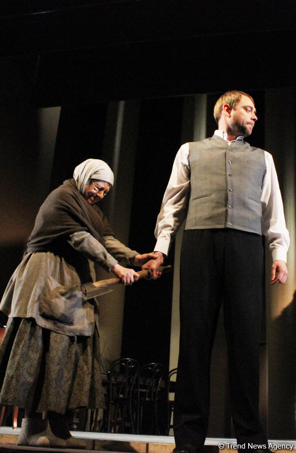 Лепестки роз для бакинцев, или Русский роман о любви и трагедии (ФОТО)