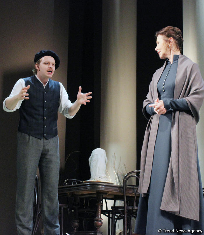 Лепестки роз для бакинцев, или Русский роман о любви и трагедии (ФОТО)