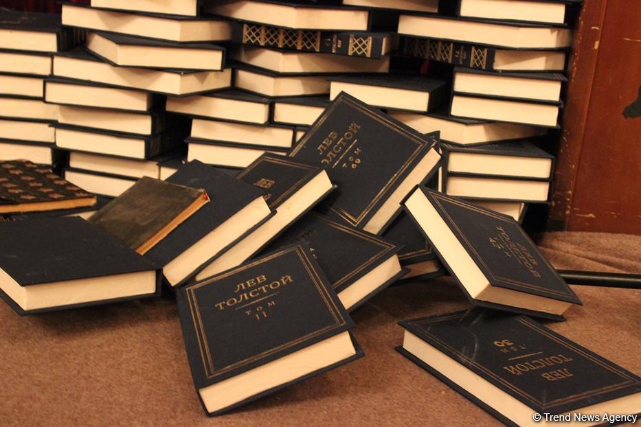 Лепестки роз для бакинцев, или Русский роман о любви и трагедии (ФОТО)